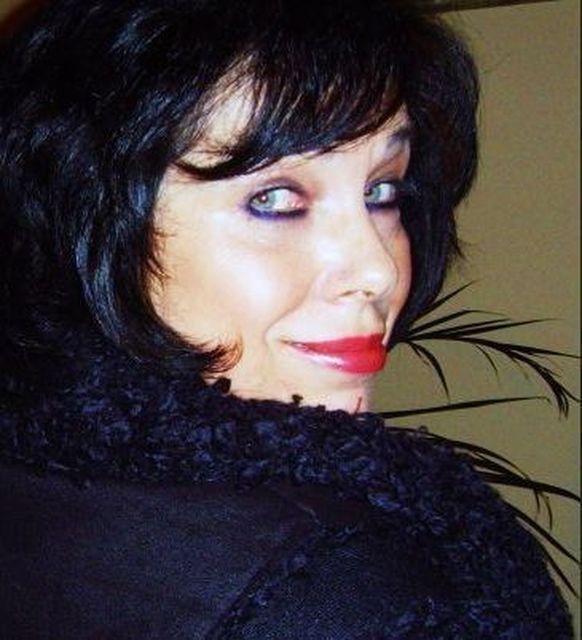 Deneuve63 - Geschäftsfrau möchte Mann finden! JETZT! 