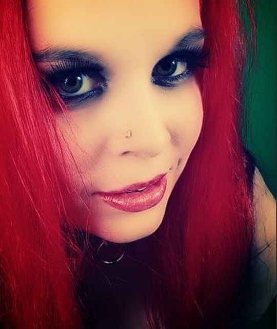 SmokeyEyes - Durchgeknalltes Girl will sich hingeben!