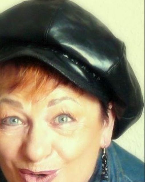 Luna1950 - Dominante Frau sucht anpassungsfähigen Mann!