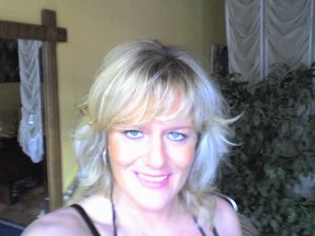 VivianM - Reife Geschäftsfrau, auch reich, sucht jungen Mann!